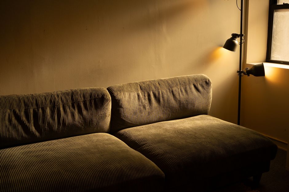 Atmosphärische Wohnzimmerbeleuchtung mit Stil